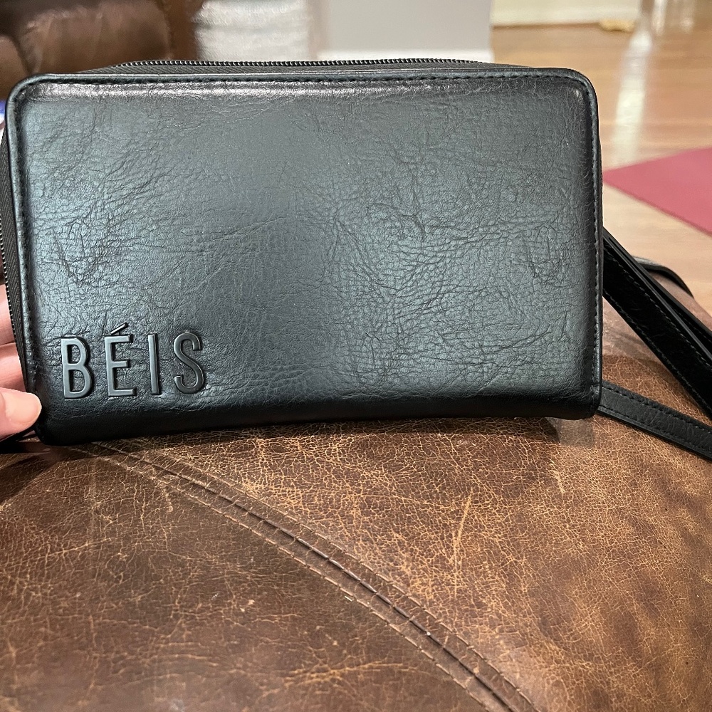 BEIS The Travel Wallet in Black